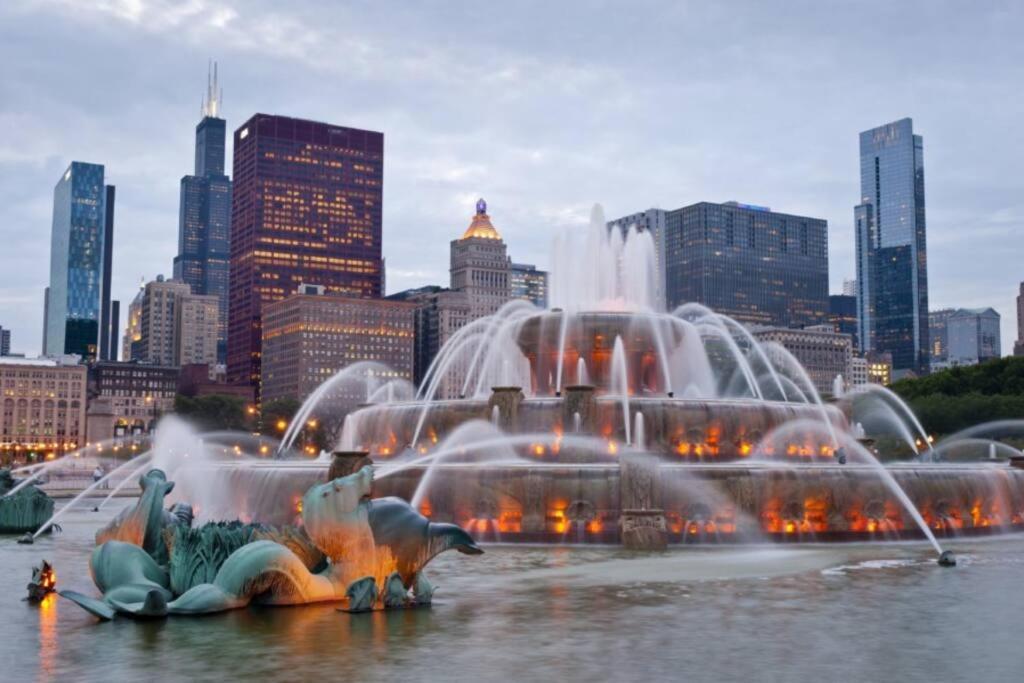 Mccormick Place Beautiful 2Br Apartment With Optional Parking Sleeps Up To 8 Near Soldier Field, Grant Park And Lakefront Trail Чикаго Экстерьер фото